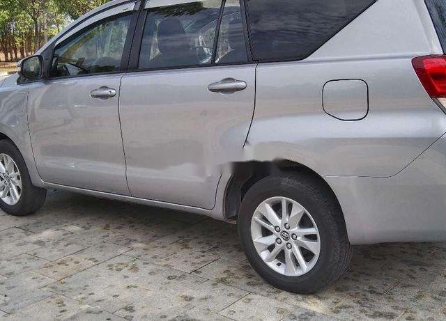 Bán Toyota Innova năm 2017, màu bạc, số sàn0