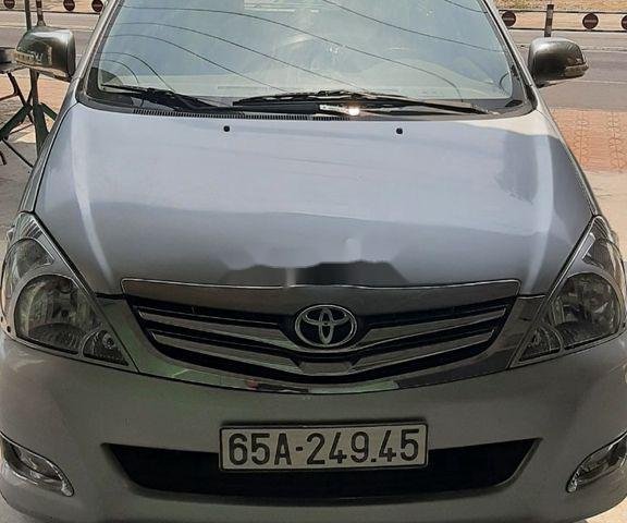 Cần bán lại xe Toyota Innova sản xuất 2009, màu bạc 