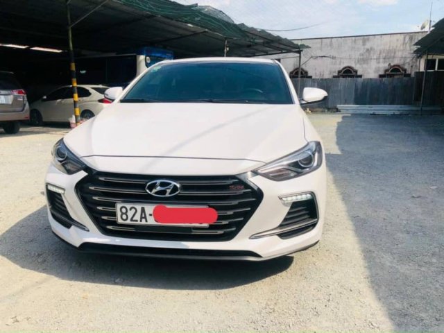 Bán ô tô Hyundai Elantra sản xuất năm 2018, màu trắng còn mới