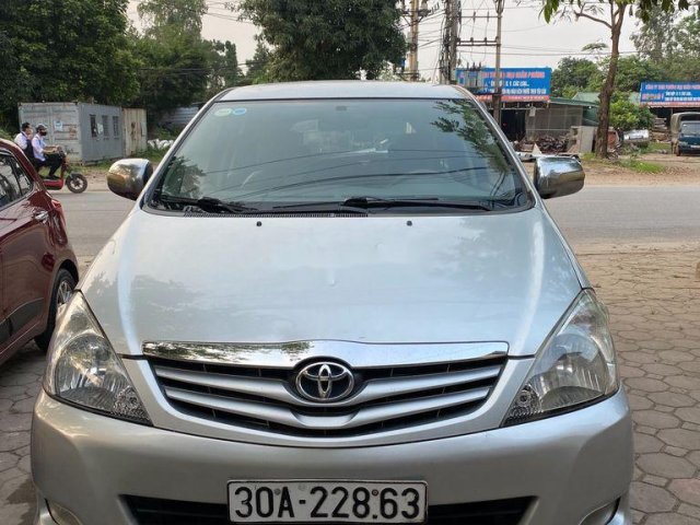 Cần bán Toyota Innova đời 2008, màu bạc số sàn, giá tốt0