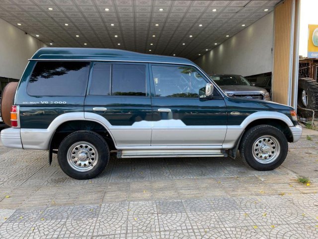 Cần bán xe Mitsubishi Pajero đời 2006, màu xanh0