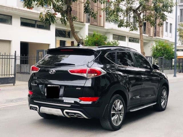 Xe Hyundai Tucson năm sản xuất 2019, màu đen mới chạy 30000 km, giá tốt