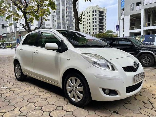 Cần bán xe Toyota Yaris 2010, màu trắng, nhập khẩu 