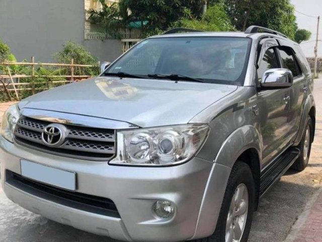 Bán Toyota Fortuner sản xuất năm 2012, màu bạc chính chủ0