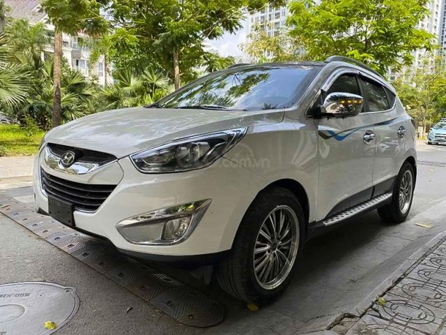 Cần bán lại xe Hyundai Tucson sản xuất năm 2013, màu trắng, xe nhập còn mới
