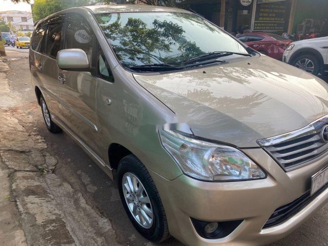 Bán xe Toyota Innova sản xuất năm 2012 còn mới giá cạnh tranh