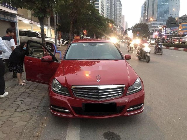 Cần bán gấp Mercedes C Class sản xuất năm 2012, nhập khẩu nguyên chiếc còn mới, giá tốt