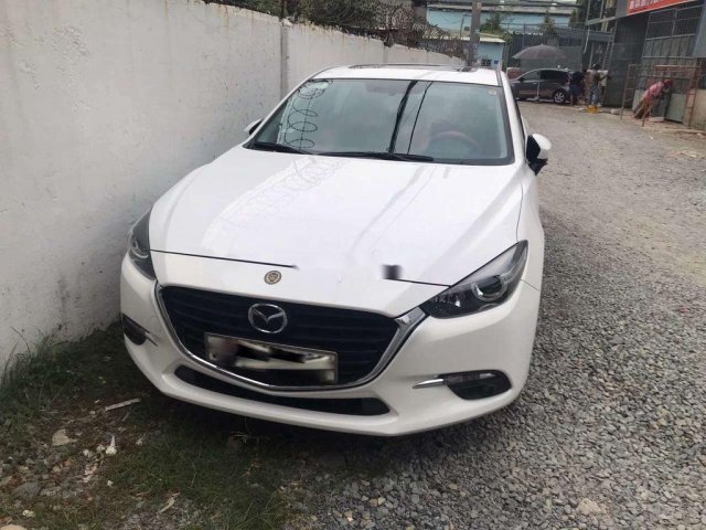 Cần bán xe Mazda 3 2018, màu trắng, nhập khẩu nguyên chiếc số tự động, giá tốt0