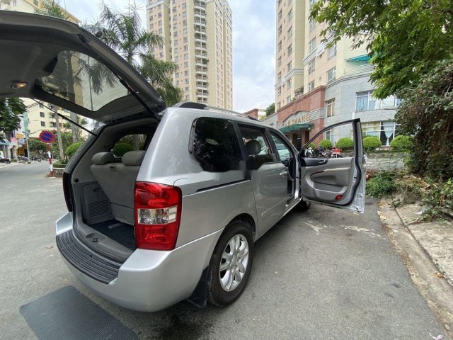 Cần bán xe Kia Carnival đời 2009, màu bạc, nhập khẩu, giá 290tr