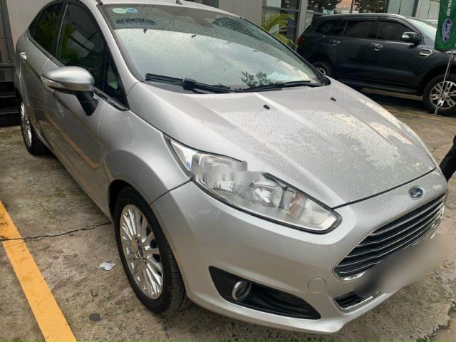 Cần bán Ford Fiesta Titanium 2016, màu bạc, còn bảo hành