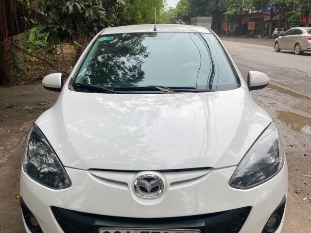 Cần bán xe Mazda 2 sản xuất năm 2011, màu trắng, giá chỉ 275 triệu0