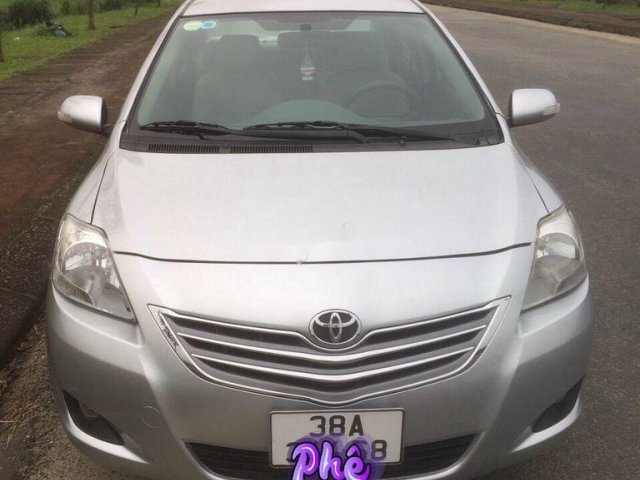 Bán Toyota Vios đời 2011, màu bạc chính chủ0