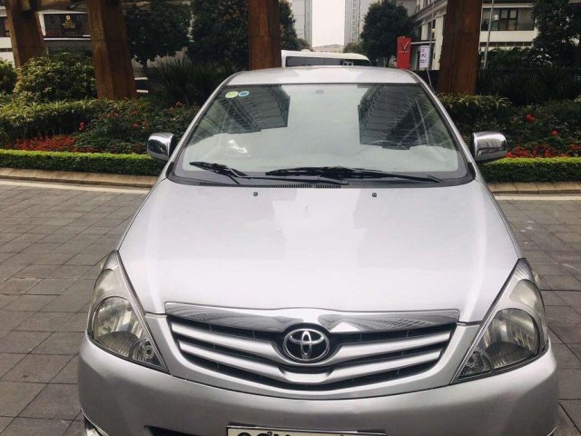 Bán Toyota Innova đời 2009, màu bạc