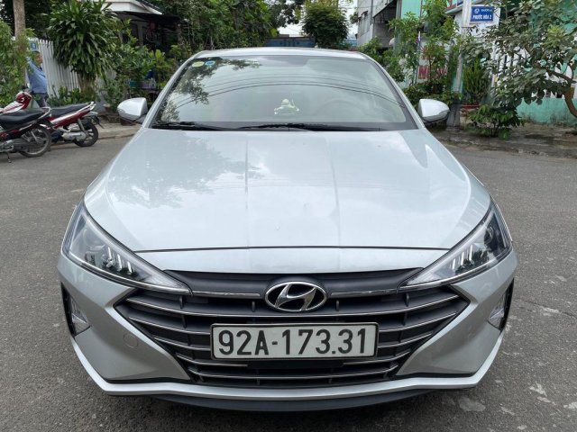 Bán xe Hyundai Elantra 2019, màu bạc, giá tốt