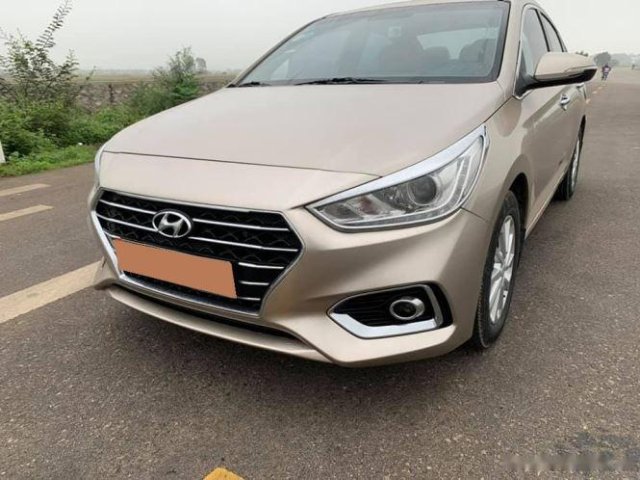 Cần bán lại xe Hyundai Accent 1.4MT sản xuất năm 2019, màu vàng còn mới