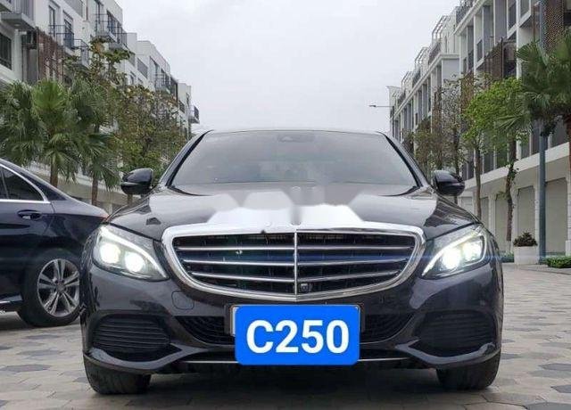 Cần bán lại xe Mercedes C class năm sản xuất 2018, màu đen còn mới