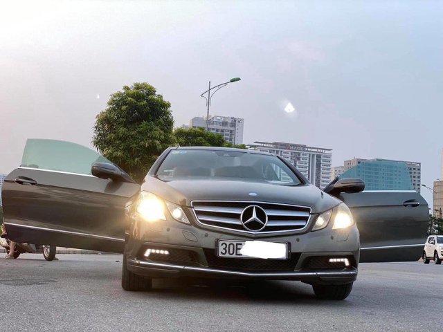 Cần bán lại xe Mercedes E class sản xuất 2010, màu xám0