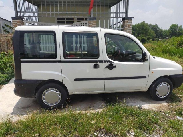 Cần bán gấp Fiat Doblo 2004, màu trắng0