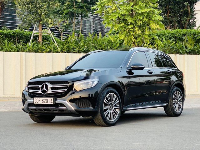 Cần bán gấp Mercedes GLC năm sản xuất 2018, màu đen 0