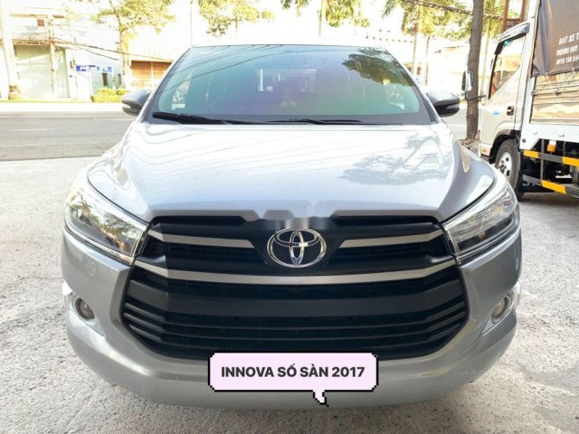 Bán Toyota Innova sản xuất 2017, màu bạc chính chủ0