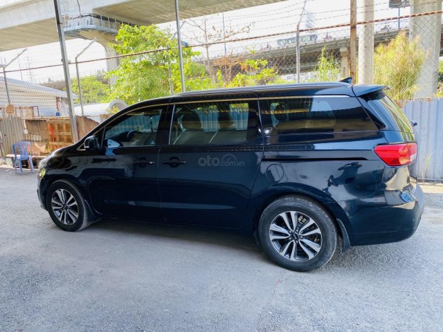 Cần bán Kia Sedona sản xuất năm 2018, xe nhập xe gia đình, giá chỉ 895 triệu0