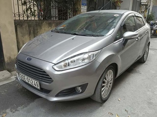 Cần bán xe Ford Fiesta Titanium năm sản xuất 2014, màu xám còn mới