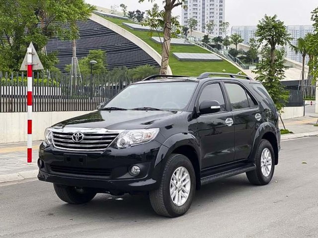 Cần bán gấp Toyota Fortuner năm 2014, màu đen còn mới giá cạnh tranh