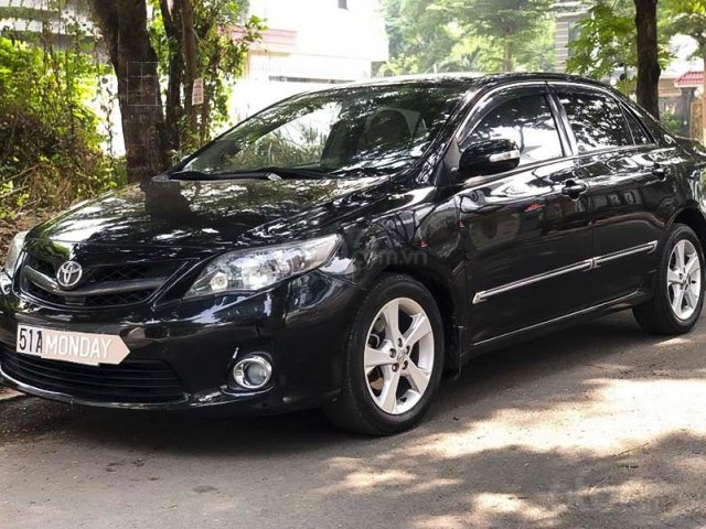 Cần bán lại xe Toyota Corolla Altis 2.0V năm sản xuất 2011, màu đen, giá tốt