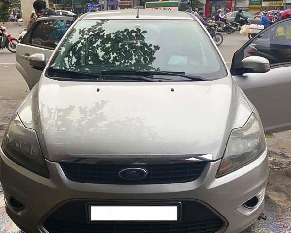 Cần bán Ford Focus 2009, màu bạc còn mới