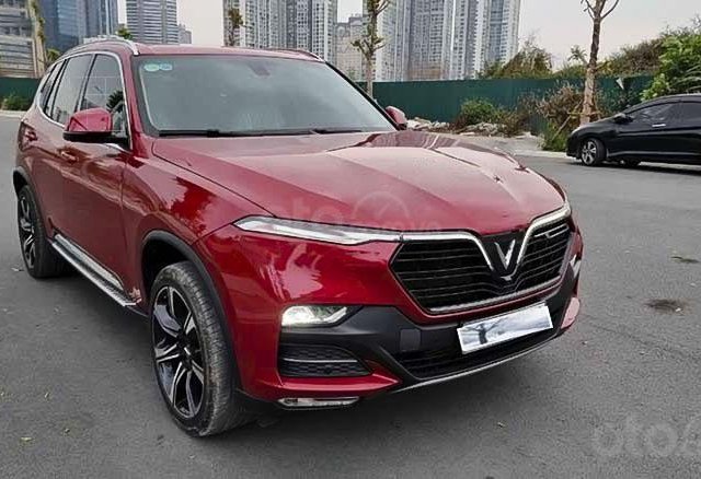 Cần bán xe VinFast LUX SA2.0 năm 2019, màu đỏ còn mới