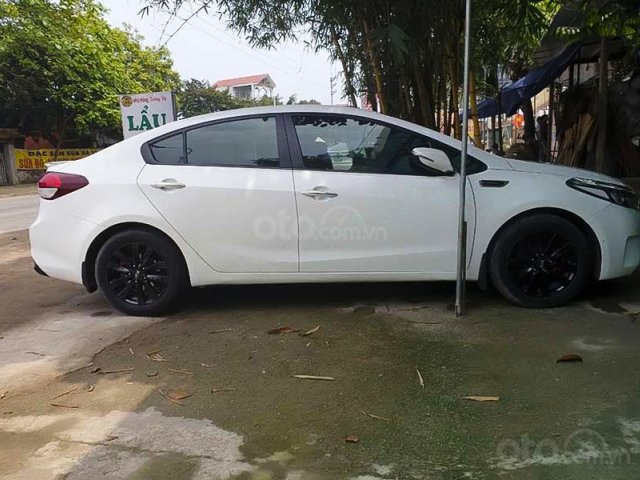 Cần bán lại xe Kia Cerato 1.6 MT năm sản xuất 2017, màu trắng còn mới, giá chỉ 445 triệu