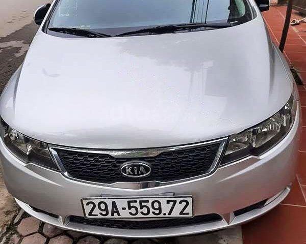 Cần bán xe Kia Forte năm 2012, màu bạc0