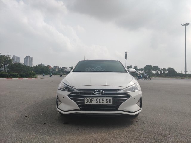 Hyundai Elantra 2019, số tự động, màu trắng