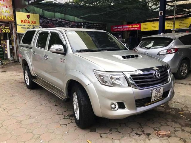 Cần bán lại xe Toyota Hilux 2012, màu bạc, xe nhập 