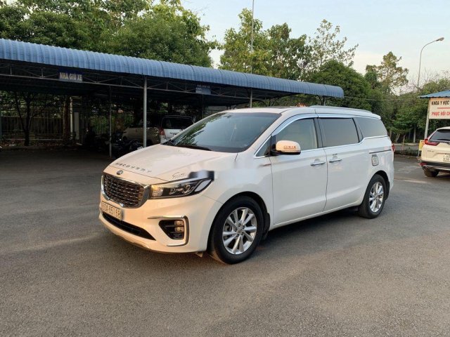 Cần bán Kia Sedona năm sản xuất 2018, màu trắng