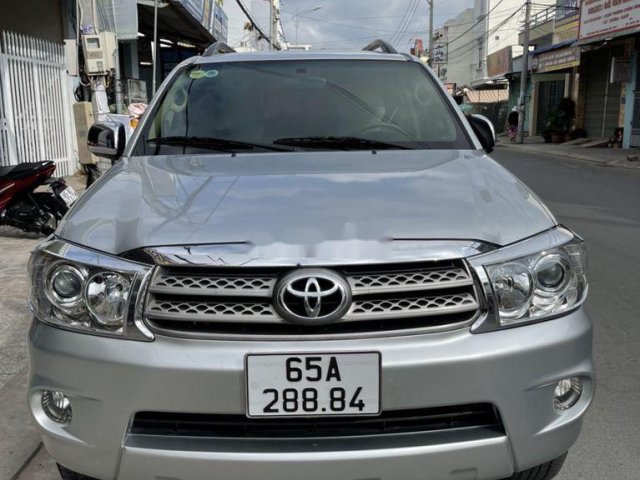 Bán Toyota Fortuner sản xuất năm 2011, màu bạc còn mới0