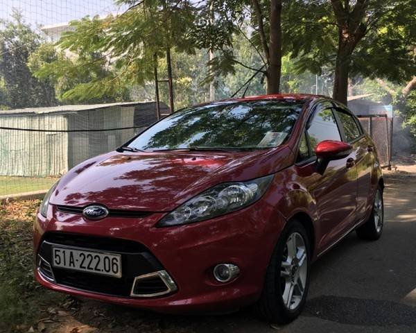 Bán Ford Fiesta sản xuất năm 2011, màu đỏ xe gia đình0