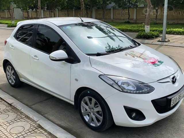 Cần bán lại xe Mazda 2 1.5AT năm sản xuất 2015, màu trắng, giá tốt0