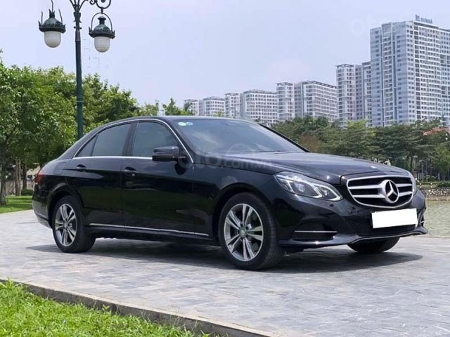 Cần bán xe Mercedes E250 sản xuất 2014, màu đen