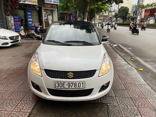 Cần bán Suzuki Swift RS năm 2017, màu trắng, 475tr