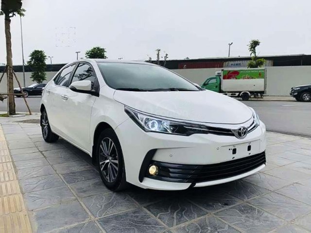 Cần bán gấp Toyota Corolla Altis 1.8G đời 2018, màu trắng giá cạnh tranh0