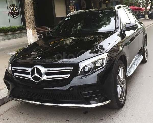 Cần bán gấp Mercedes GLC 300 4Matic đời 2017, màu đen, nhập khẩu