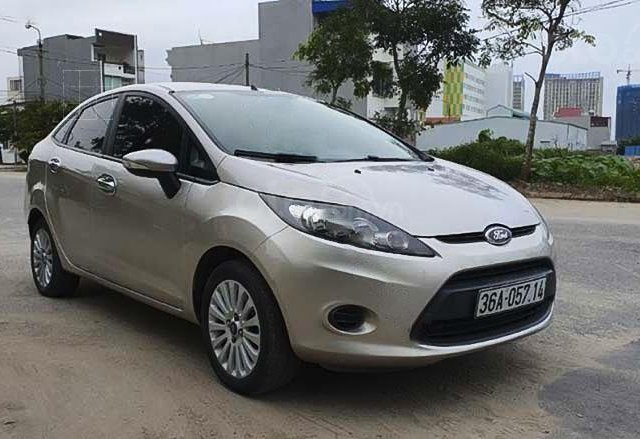 Cần bán Ford Fiesta sản xuất năm 2013 số tự động, 289 triệu0