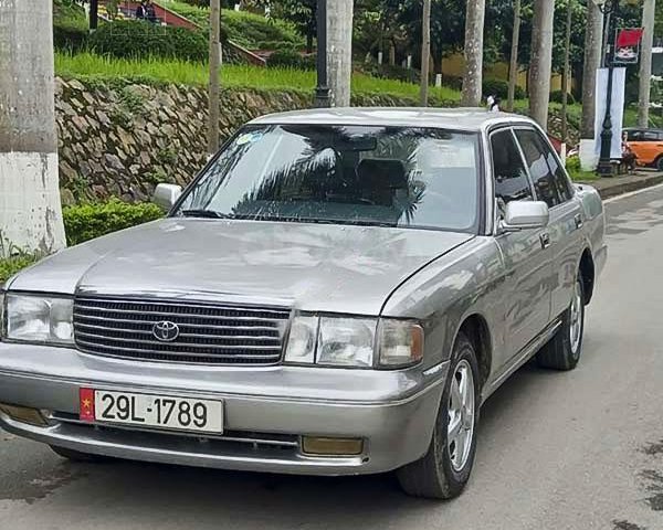 Cần bán lại xe Toyota Crown 2.2 MT năm 1992, màu xám, nhập khẩu xe gia đình, giá 90tr