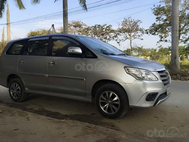 Bán Toyota Innova năm 2016, màu bạc, xe nhập chính chủ