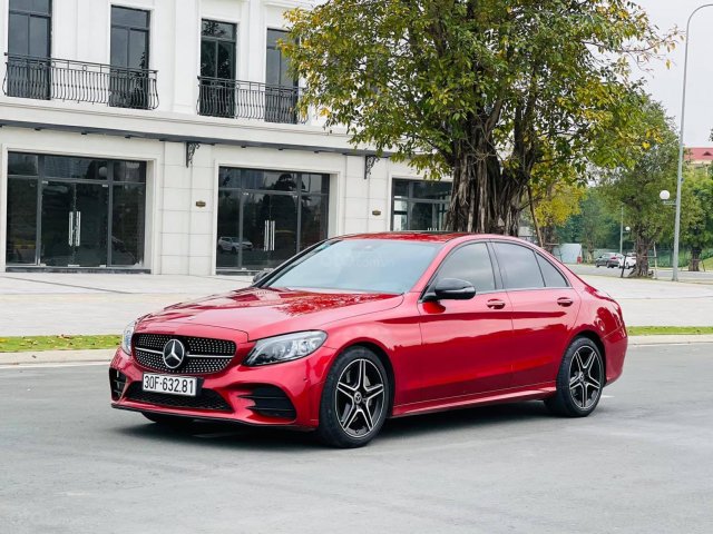 Liên hệ ngay để mua chiếc C300 AMG 2018 với giá tốt nhất