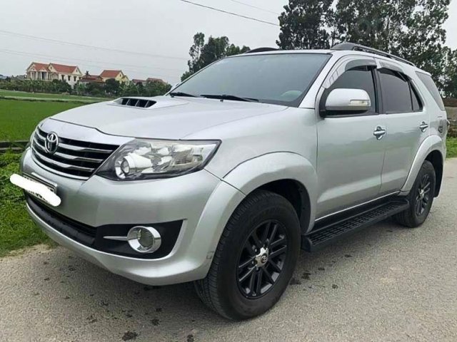 Bán Toyota Fortuner đời 2016, màu bạc, 670tr0