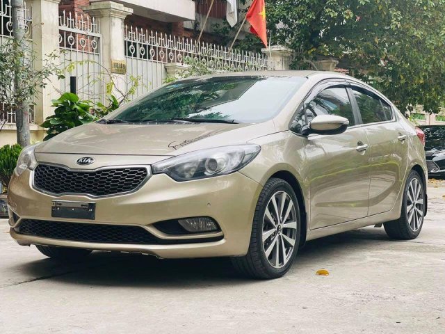 Cần bán gấp Kia K3 1.6 đời 2015, màu vàng0