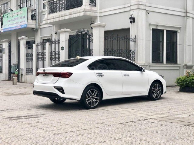 Cần bán lại xe Kia Cerato sản xuất 2019, màu trắng, số sàn