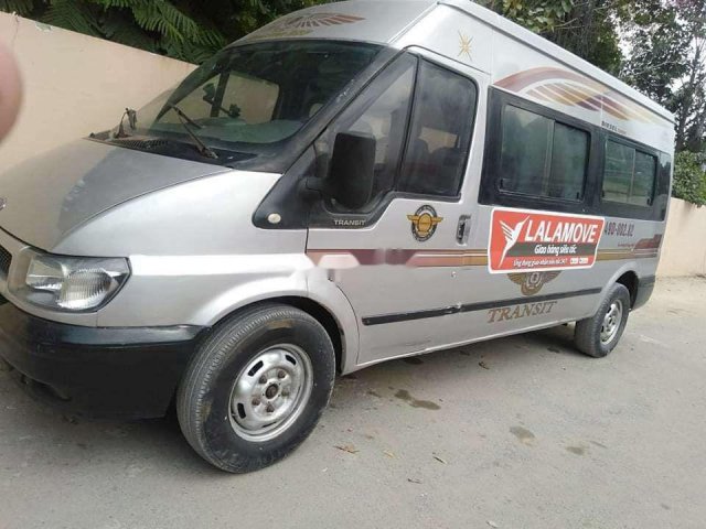 Xe Ford Transit đời 2006, màu bạc còn mới